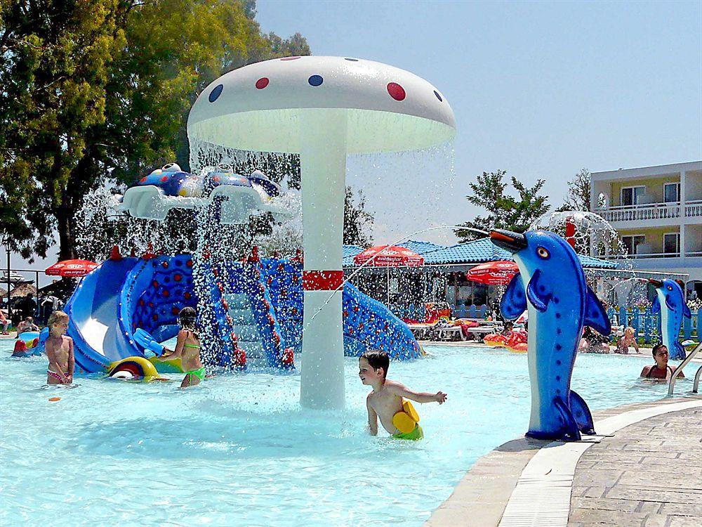 Messonghi Beach Holiday Resort モライティカ エクステリア 写真