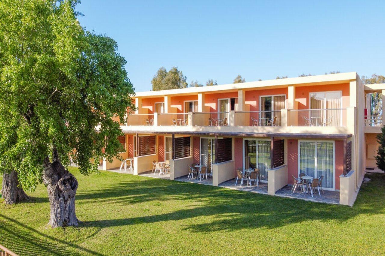 Messonghi Beach Holiday Resort モライティカ エクステリア 写真