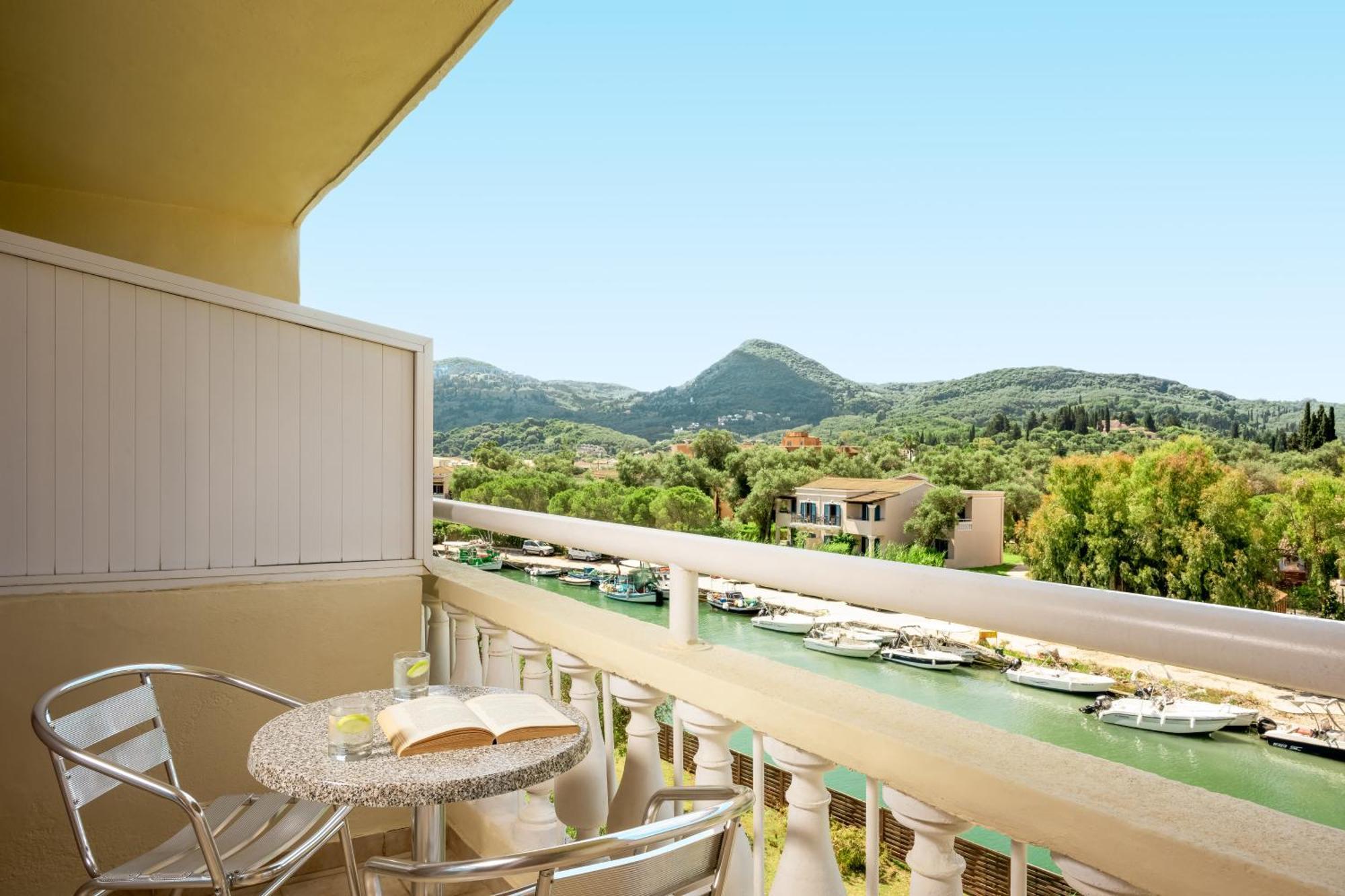 Messonghi Beach Holiday Resort モライティカ エクステリア 写真